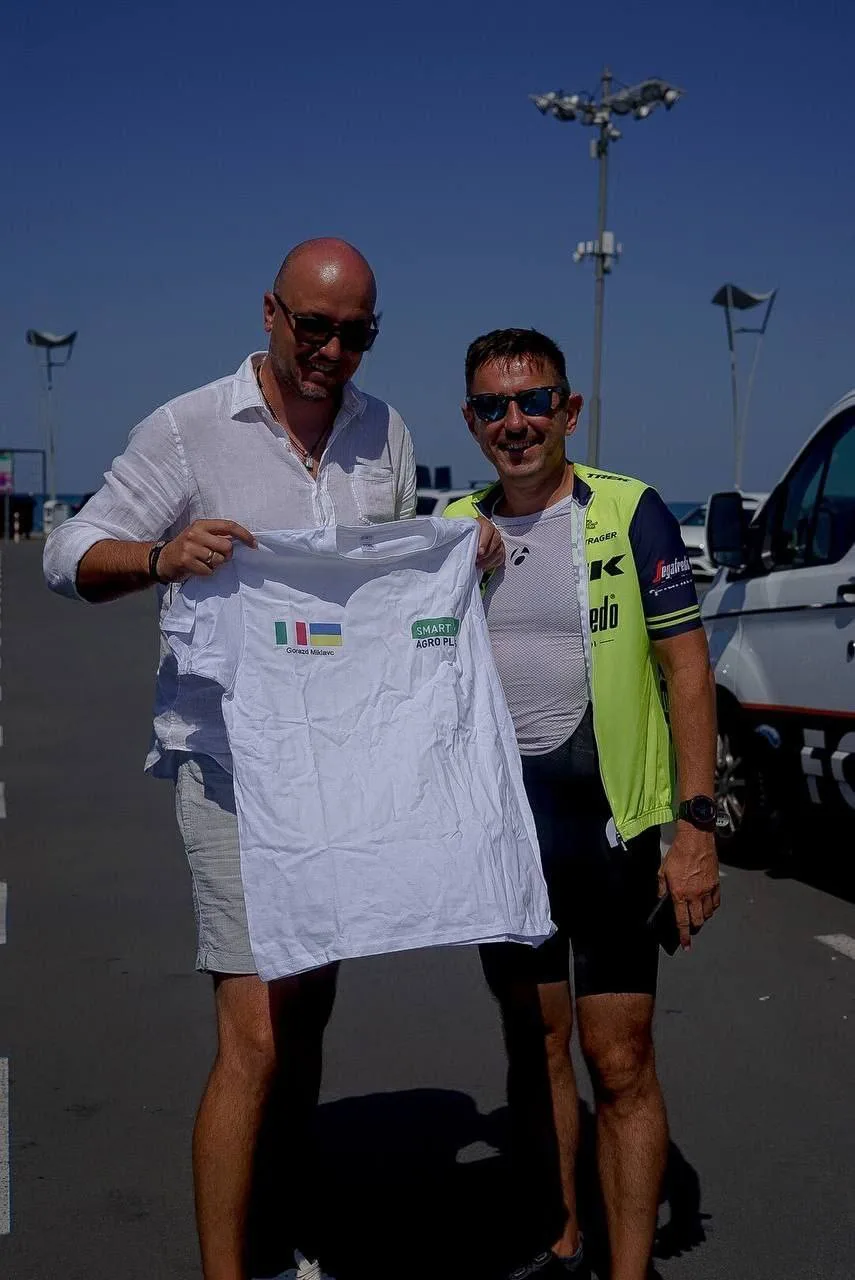 Про компанію